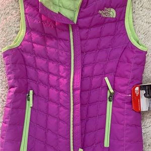 The northface girl vest sz7/8 NWT
